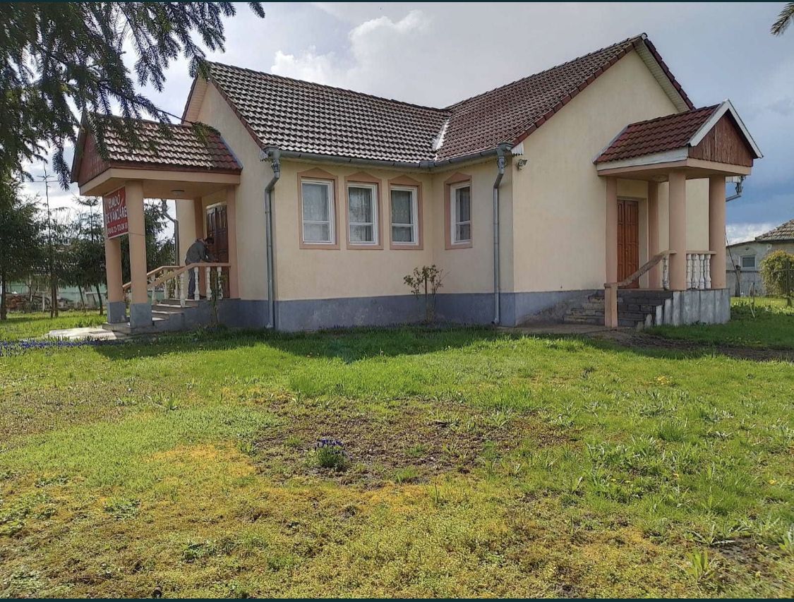 Vand casa in Acas judetul Satu Mare 136 mp si teren 710 mp - Poză 7