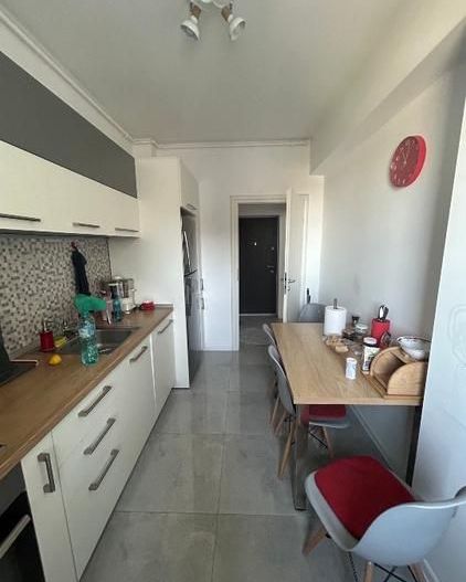 vand  apartament  2 camere utilat si mobilat - Poză 9