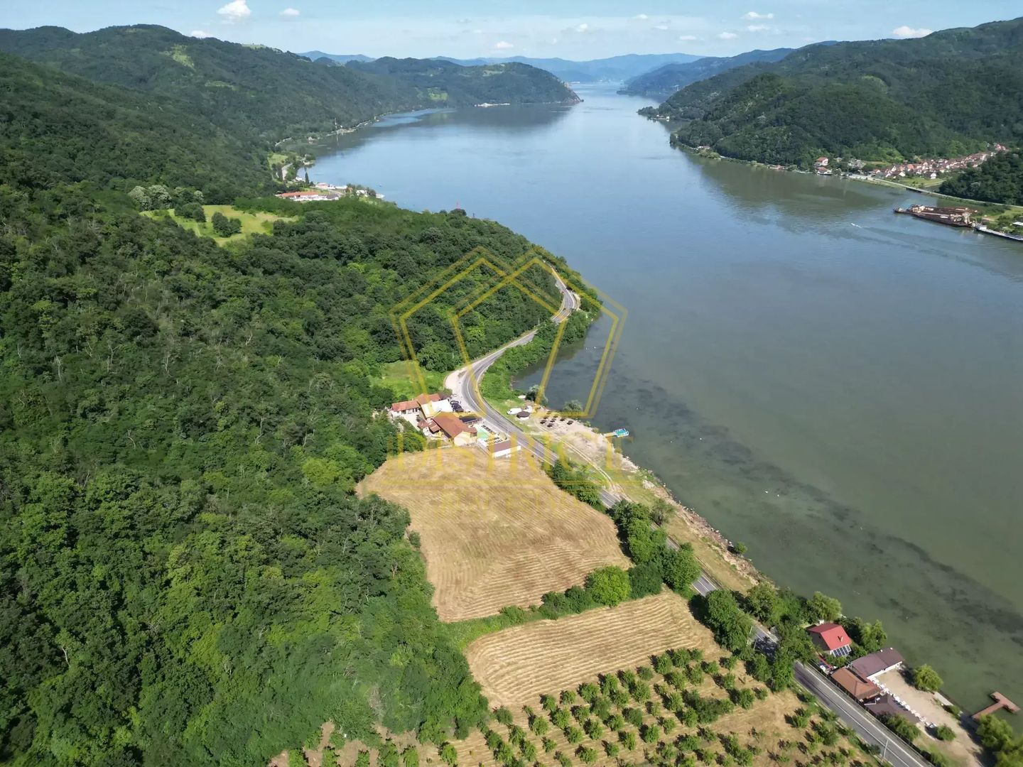 Teren intravilan cu iesire la Dunare | Clisura Dunarii - Poză 4