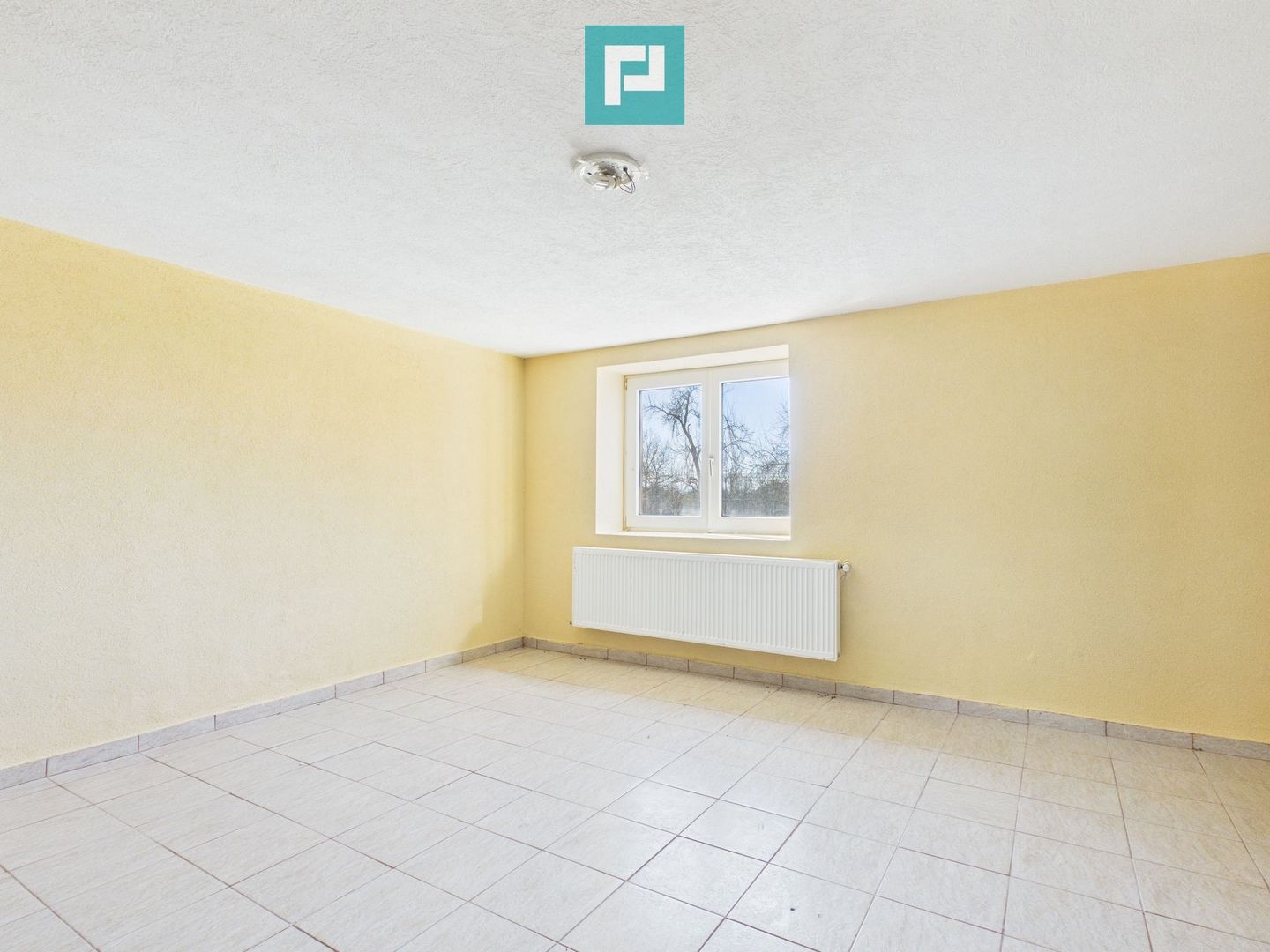 Casă cu 8 camere pentru investiții în Maciova CS - Poză 10