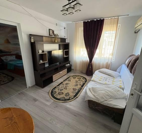 Inchiriez apartament in Micro 19, 2 camere semidecomandat - Poză 2