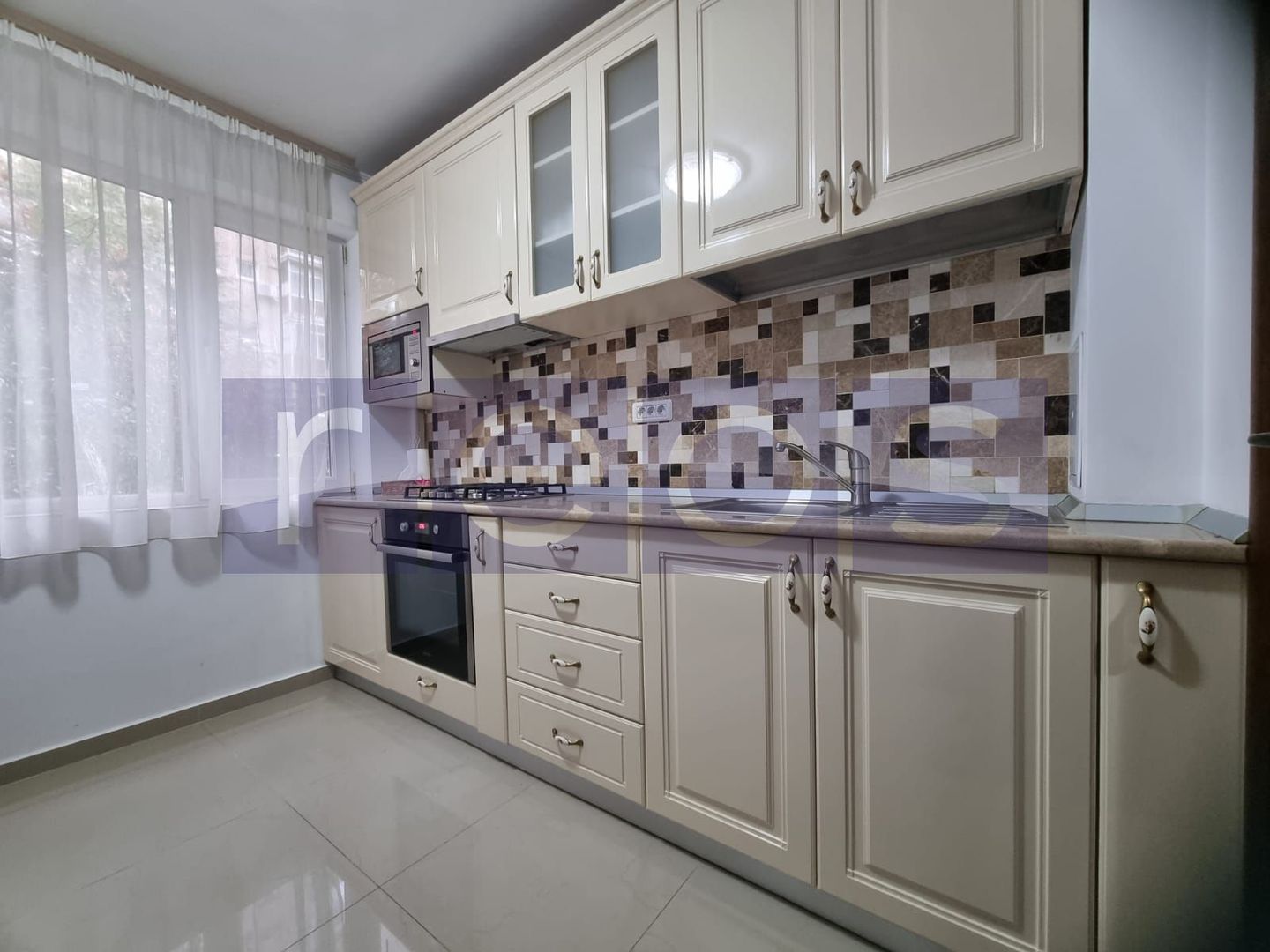 VANZARE 3 CAMEE TINERETULUI -SEMIDECOMANDAT - Poză 12