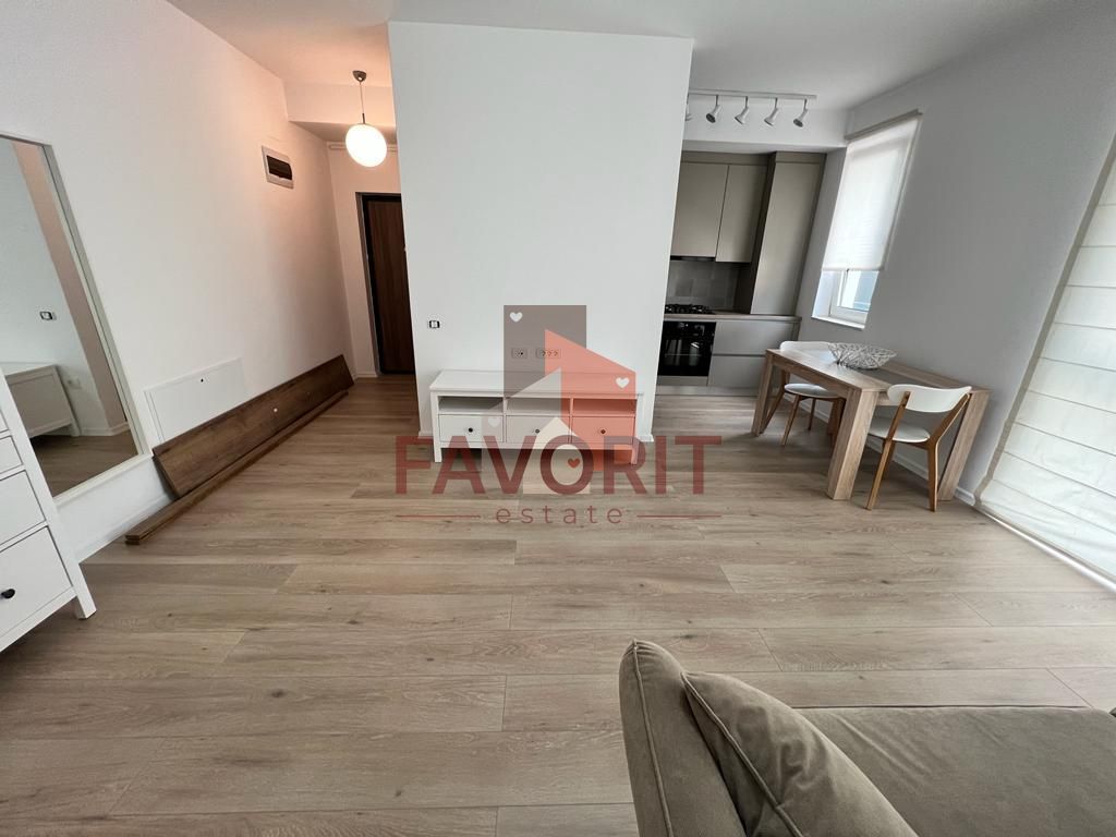 Mobilat si utilat. Vedere la padure. Parcare cu bariera - Poză 4