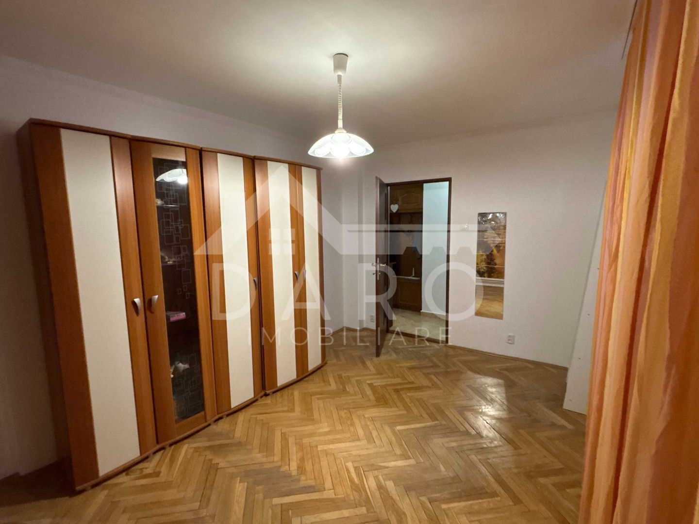 INCHIRIERE Apartament spațios cu 3 camere în zonă centrală - Poză 6