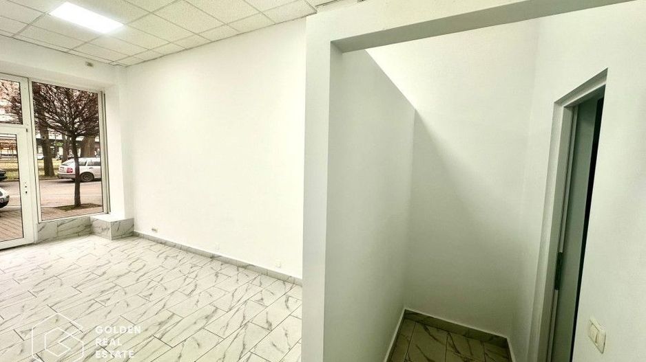 Oportunitate! Spatiu comercial situat in inima orasului, 3 camere, acces stradal - Poză 3