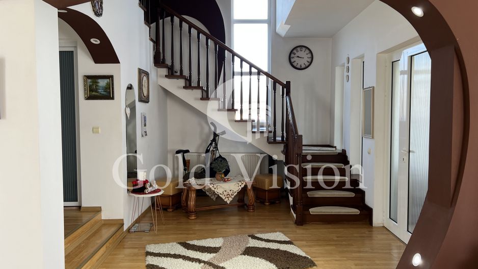 Case cu 7 camere, curte proprie + spălătorie, în Sighetu Marmației - Poză 5