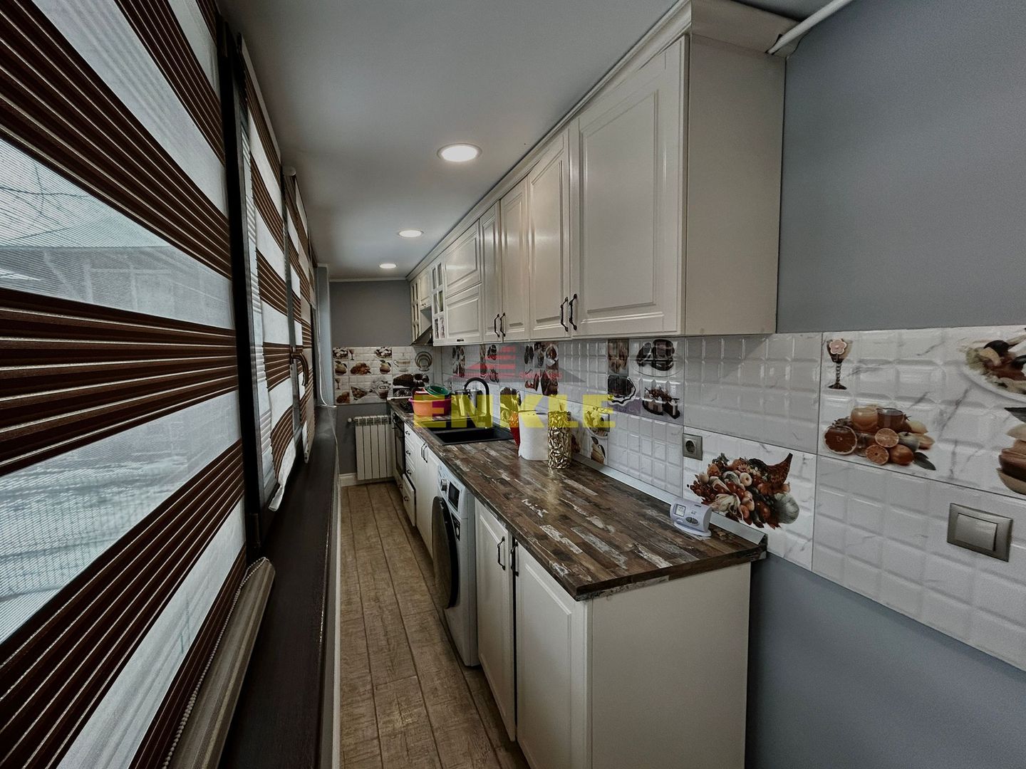 De vanzare apartament cu 3 camere, zona Piata Mare. - Poză 2