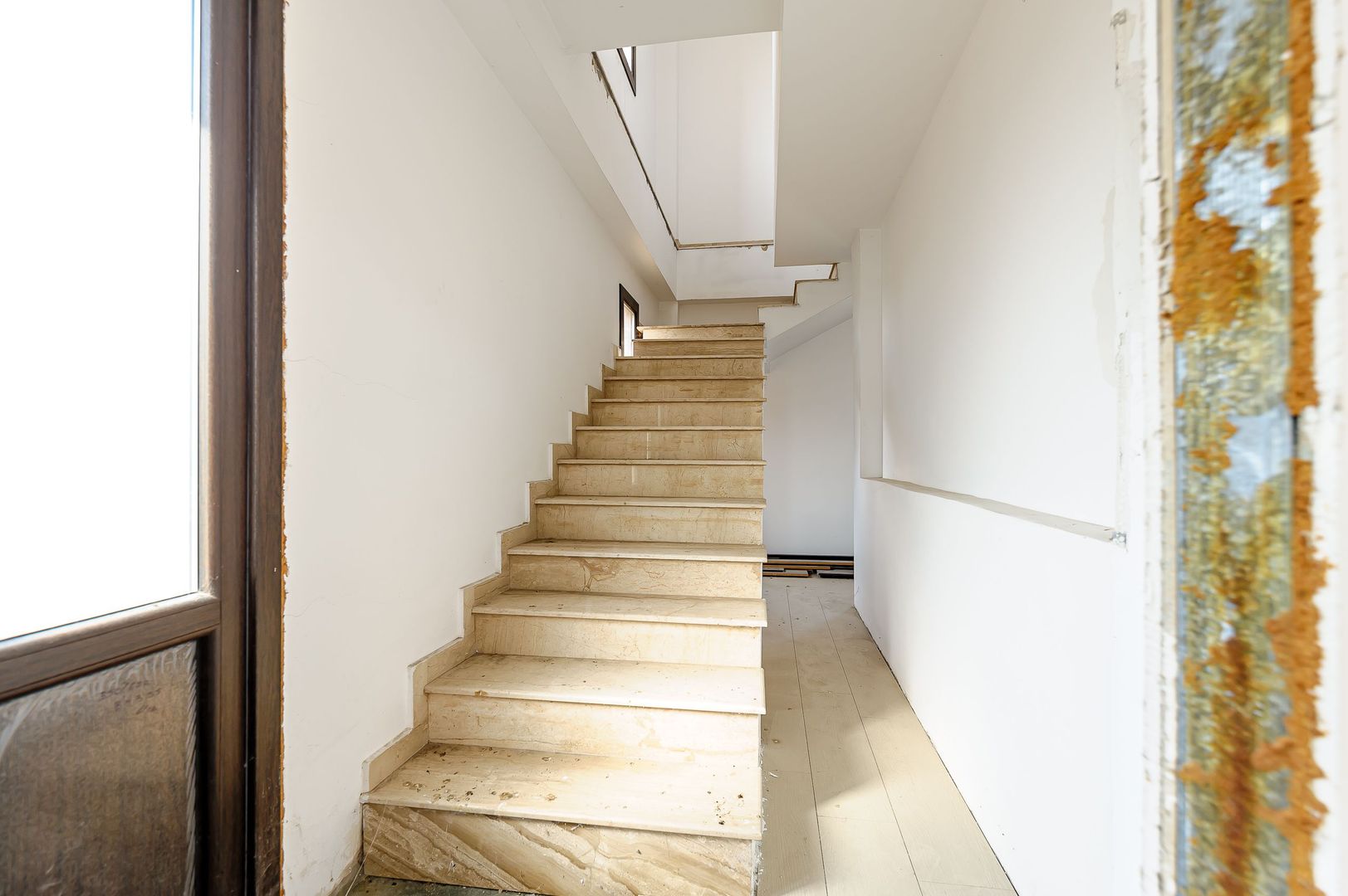 Clădire comercială în zona Grădiște. - Poză 23