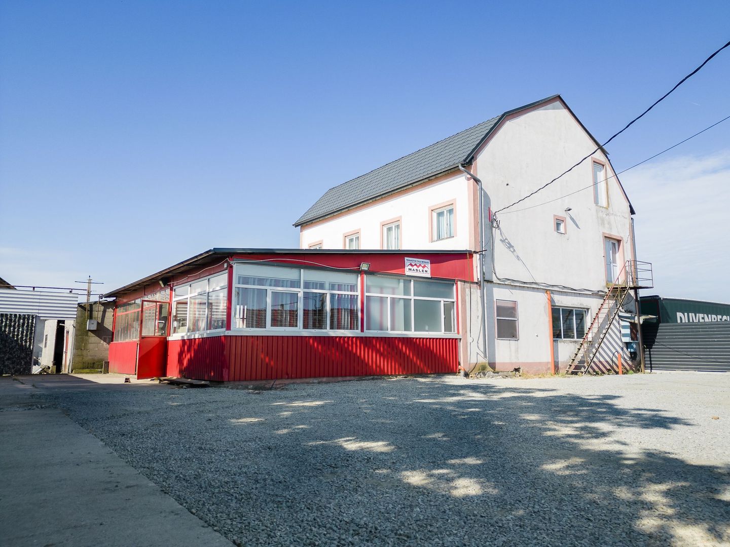 Teren intravilan 9800 mp și construcții 500 mp - Poză 4