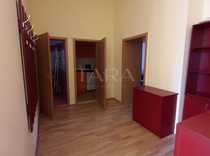 De vanzare apartament cu 3 camere in zona Centrala - Poză 6