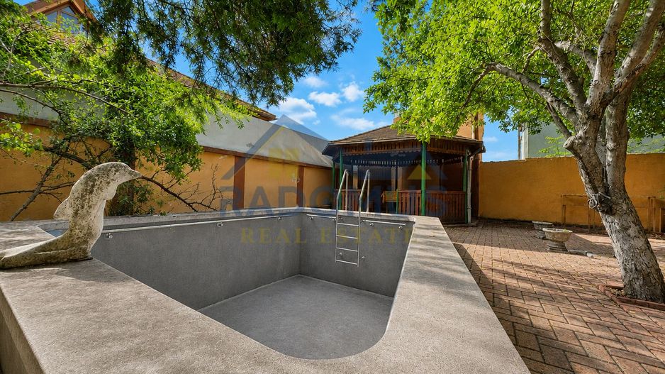 Vila 4 camere | Teren 532 mp | Piscina si foisor | Str. Lupeni - Poză 2