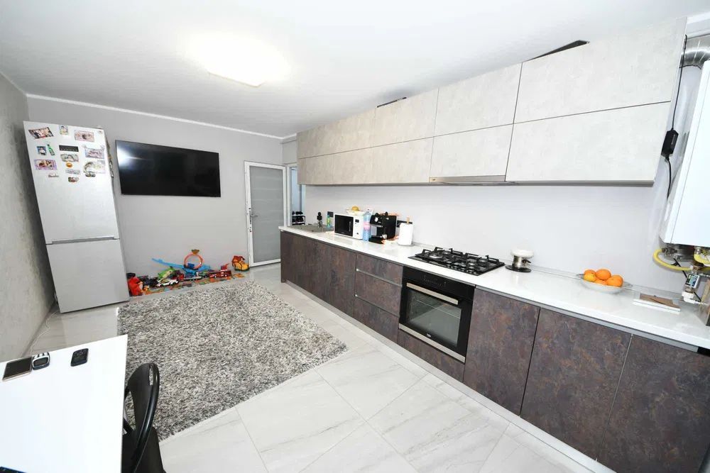 Apartament 3 camere dec,Micro 17,et 1 - Poză 1