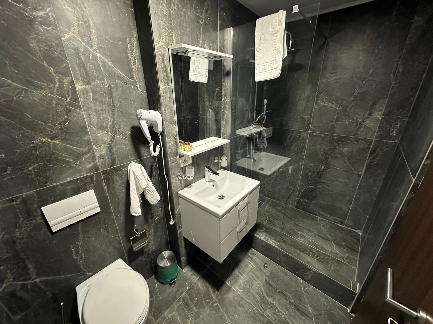 Clădire de inchiriat clinica / birouri - Poză 12