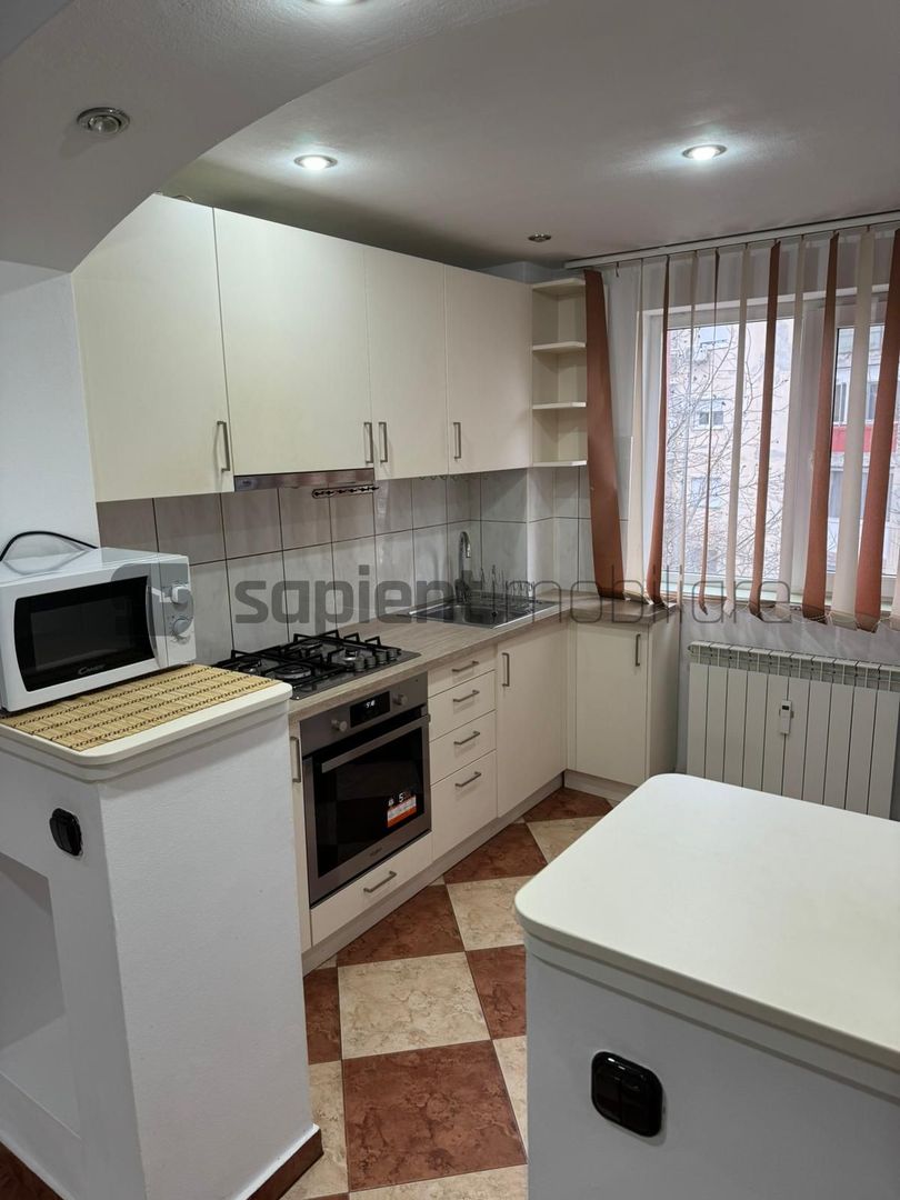 Apartament cu 4 camere in Nufarul - Poză 2