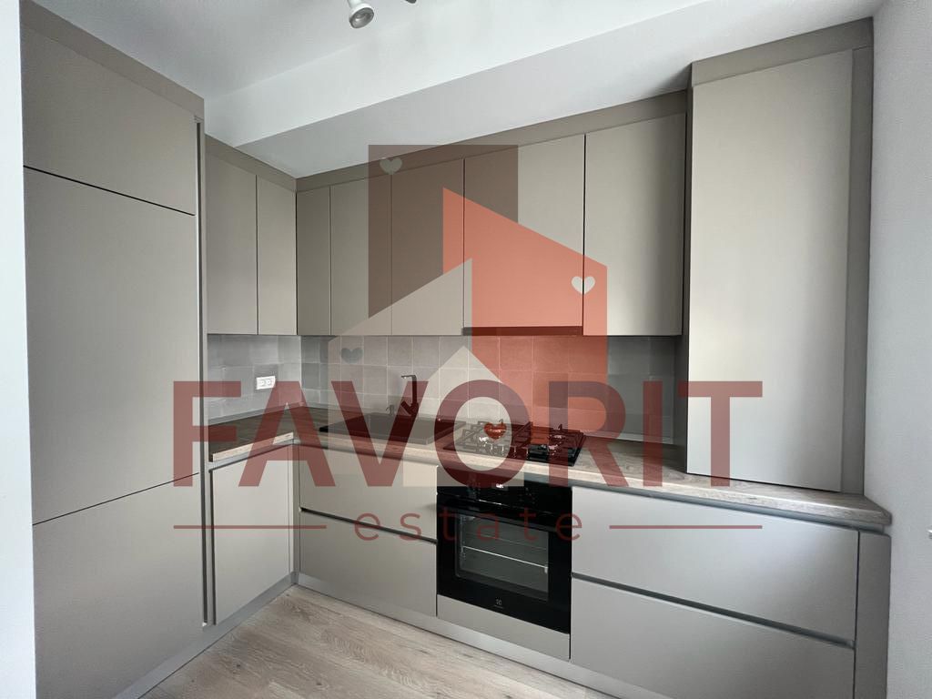 Mobilat si utilat. Vedere la padure. Parcare cu bariera - Poză 5