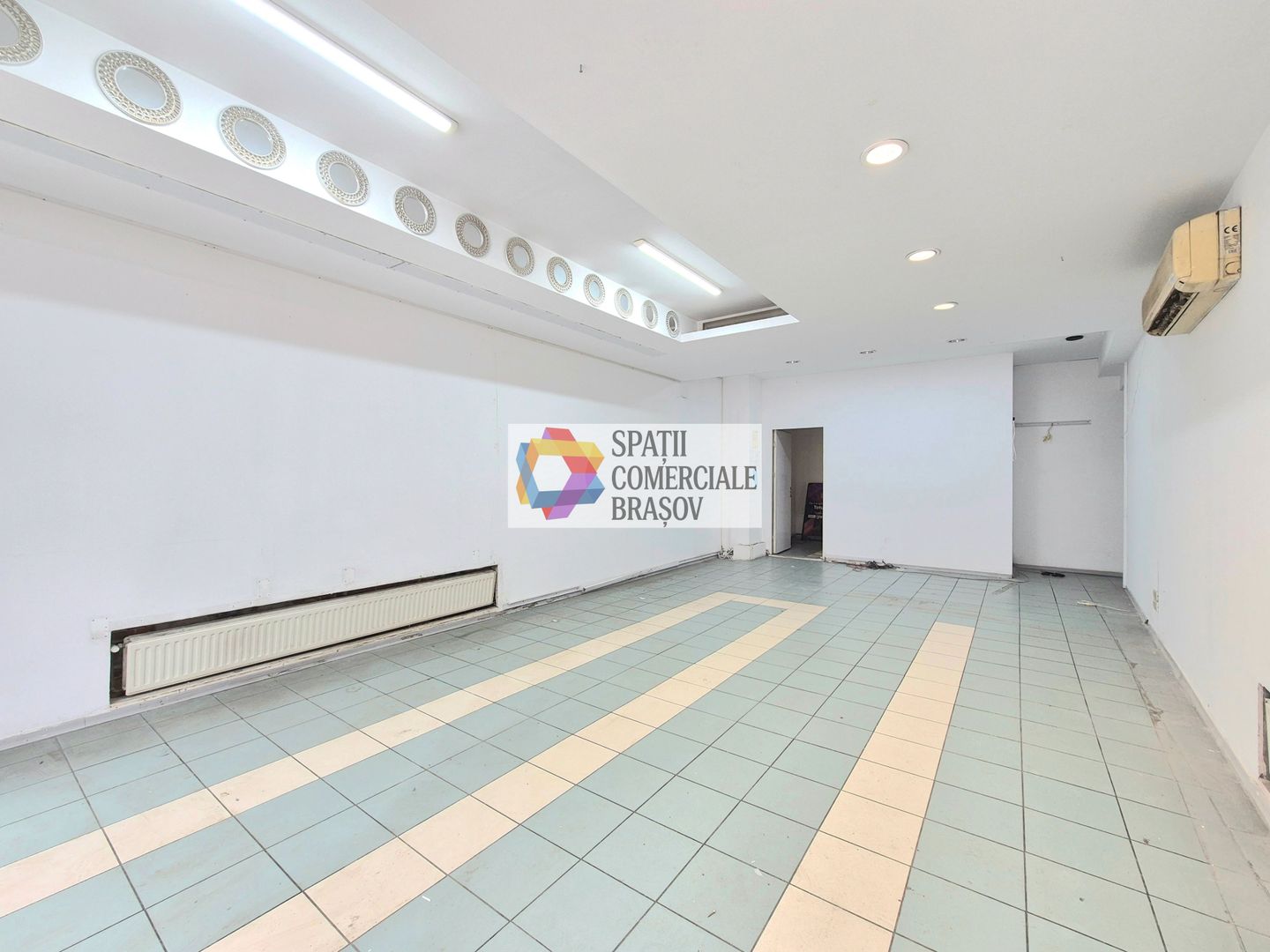Spatiu comercial ultracentral cu vad- 50 mp - Poză 2