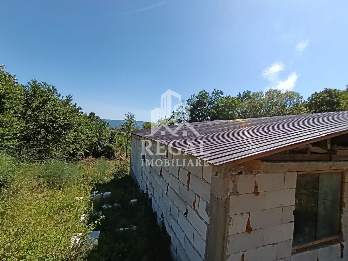 Casă la gri de vânzare – Central, 2800 mp teren - Poză 1