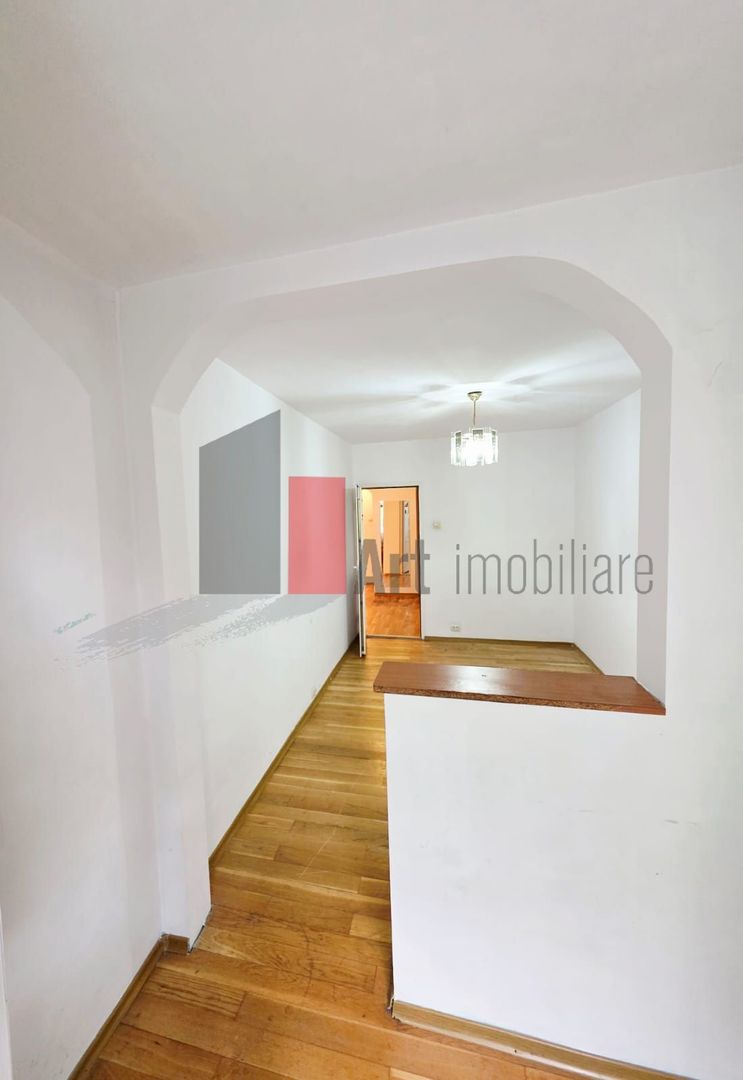 Apartament spațios cu 4 camere Crangasi - Poză 3