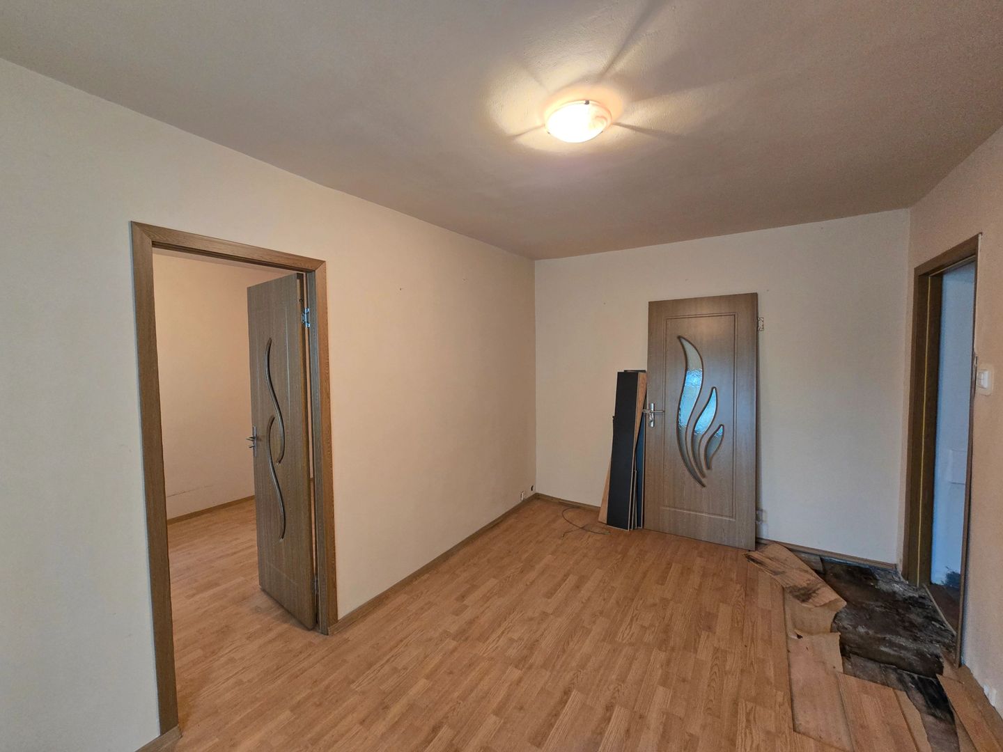 Apartament 2 camere, Zona Piata Dacia, Parter, Necesita renovare - Poză 3