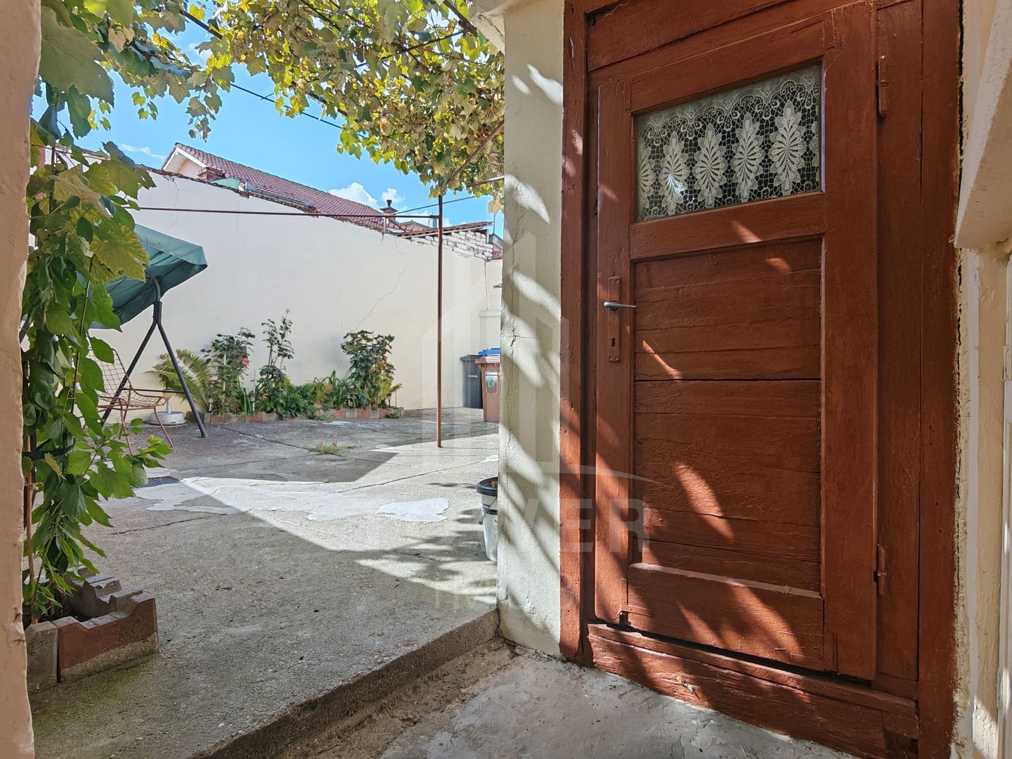 Casă individuală cu 3 camere, curte , în Sibiu, zona Lupeni - Poză 20