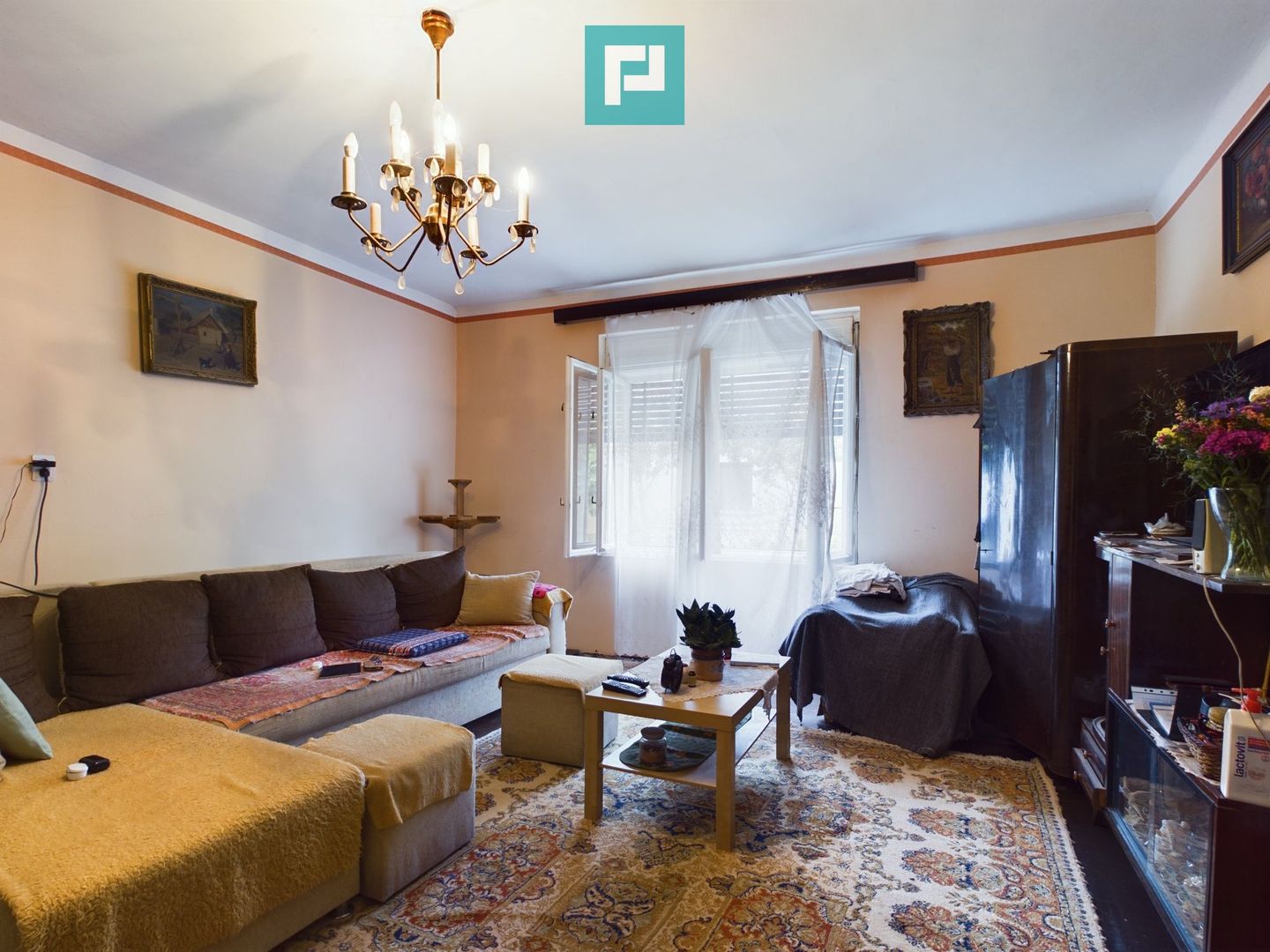Apartament la casă cu 4 camere în Pârneava - Poză 2