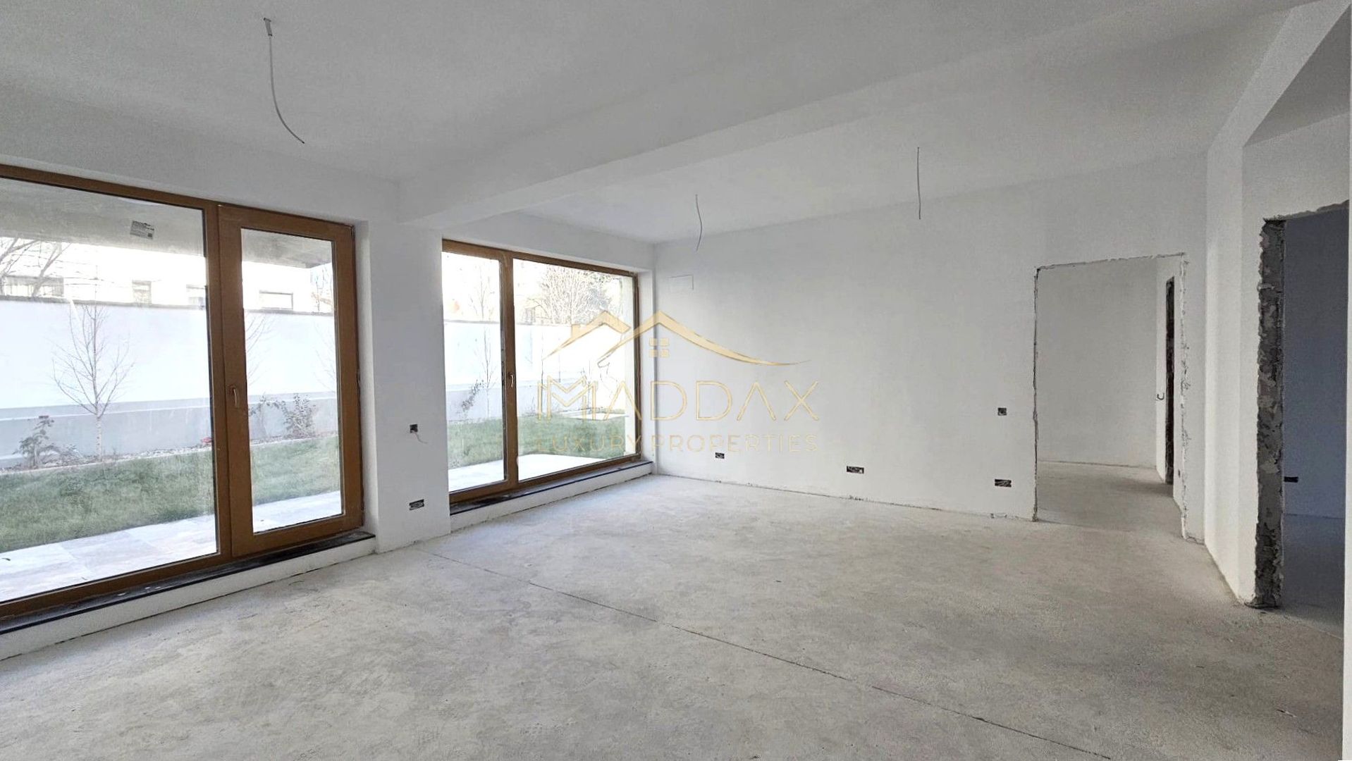 Apartament de vanzare 3 camere + curte 75mp***Domenii - Poză 1