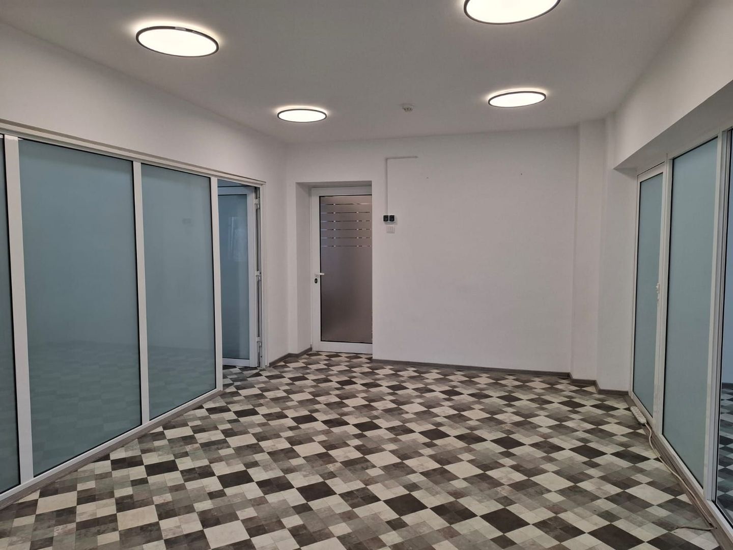 URGENT!,  IMOBIL BIROURI, STRADAL, RANDAMENT MINIM 8%/an, NEGOCIABIL - Poză 2