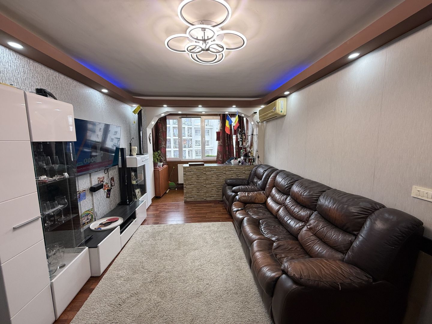 Ap 2 camere 57 mp cu 2 balcoane și 2 locuri parcare str Fizicienilor - Poză 1