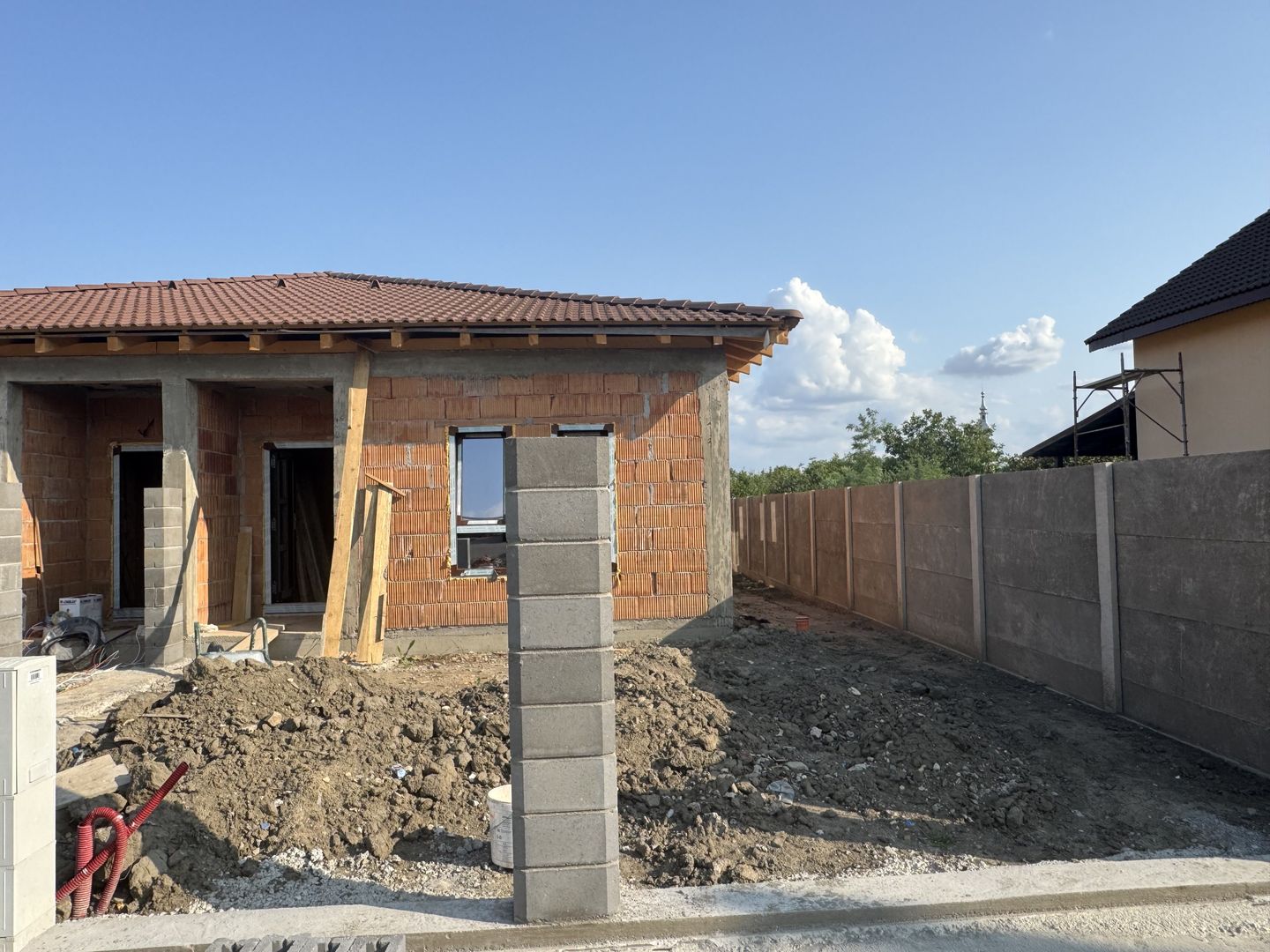 Sanmihaiu Roman,1/2 Duplex , Parter, 3 camere,o baie ,Terasa Acoperita - Poză 2
