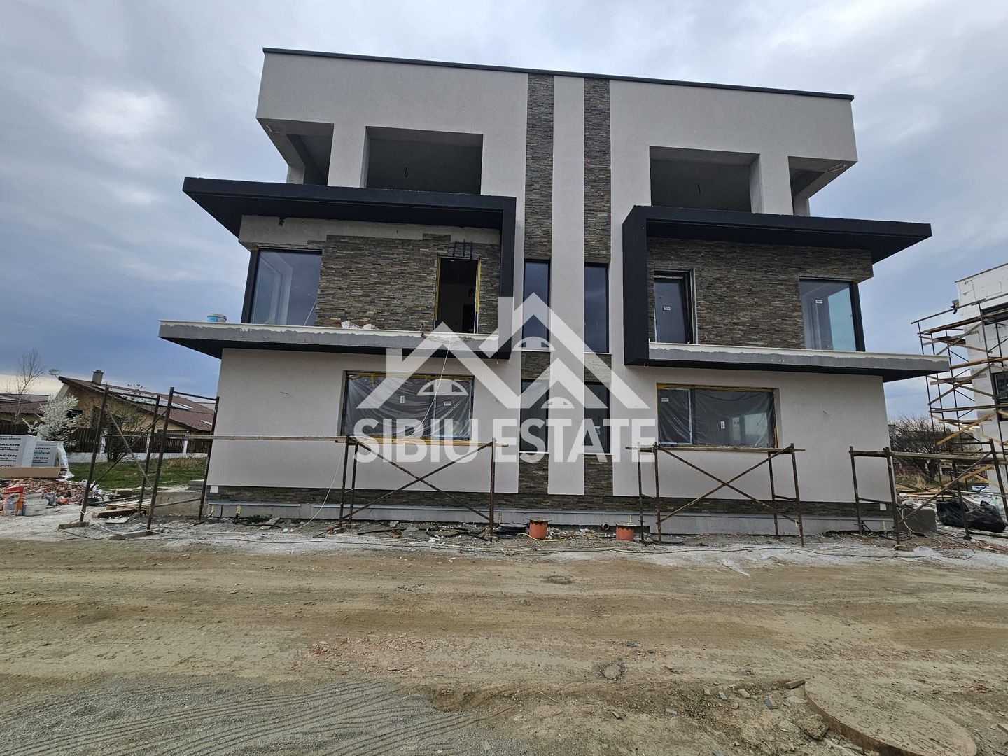 Casa 3 dormitoare, 3 bai, terasa, Selimbar, Sibiu - Poză 1