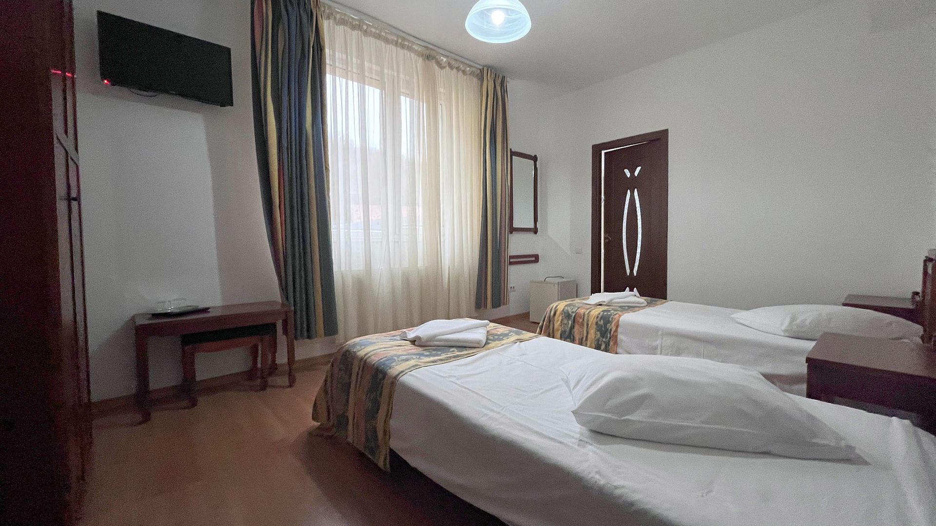 Cazare In Aparthotel Modern Utilat, Ideal pentru Echipe de Muncă - Poză 7