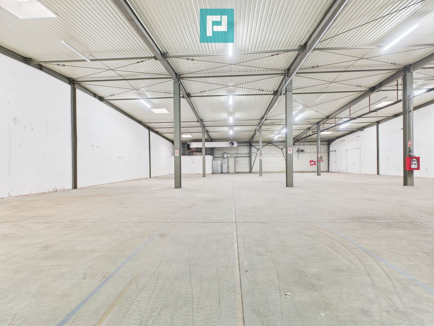 Hală și spații de birouri în Arad - Poză 2