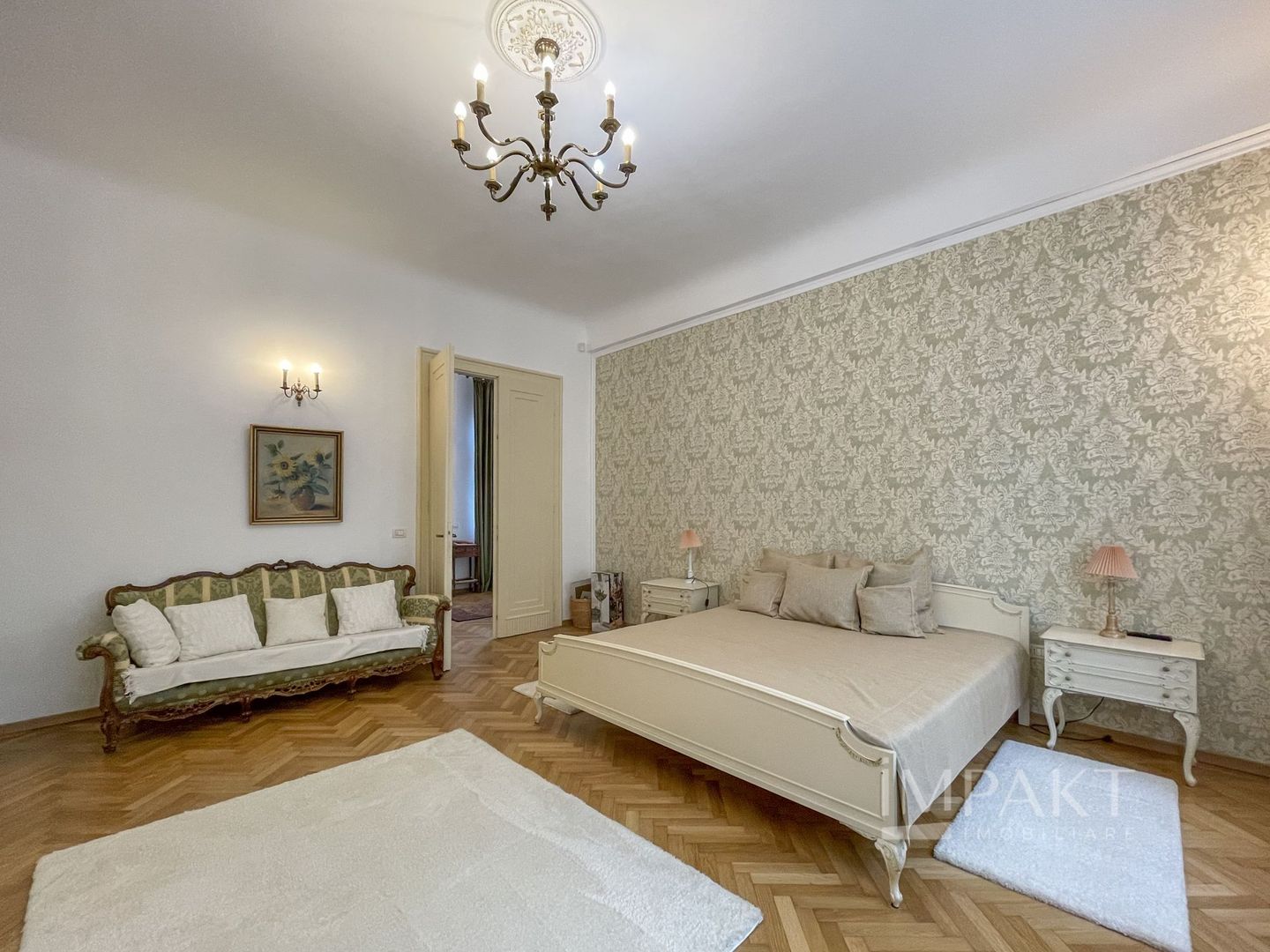 Apartament deosebit cu 3 camere, curte si parcare, aproape de Centru - Poză 6