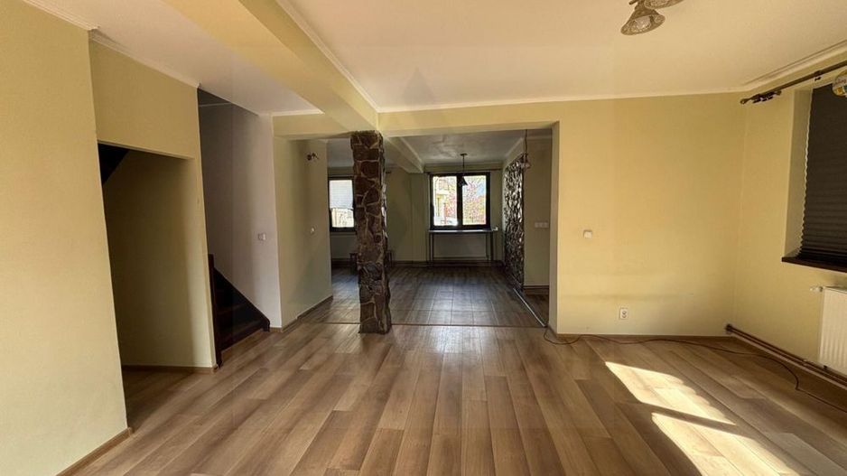 Casa 3 dormitoare curte de 300 mp utili garaj deschis Calea Surii Mici - Poză 2