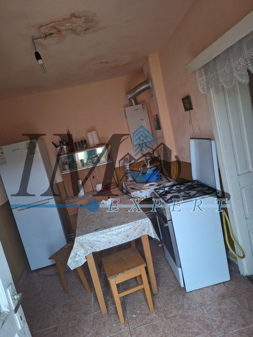 Casa de vânzare in Craciunel la strada principală - Poză 5