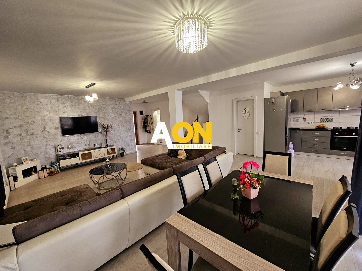 Casa 4 camere, garaj, mobilata, utilata, 311 mp teren, Alba-Micesti - Poză 2