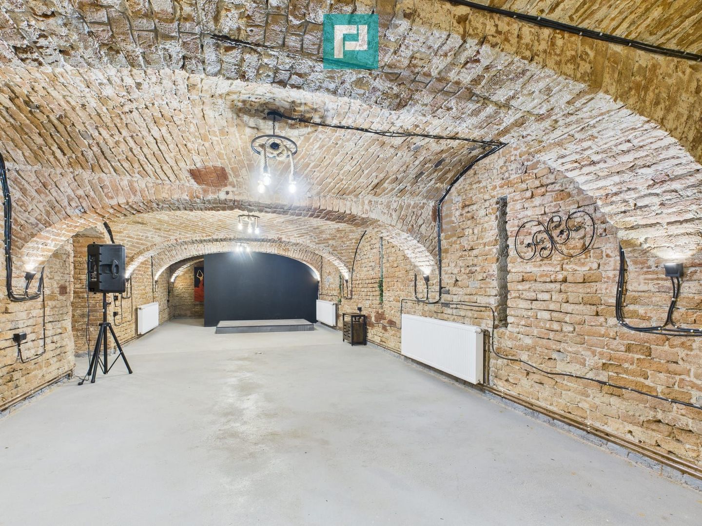 Eleganță subterană - pivniță exclusivistă Arad - Poză 8