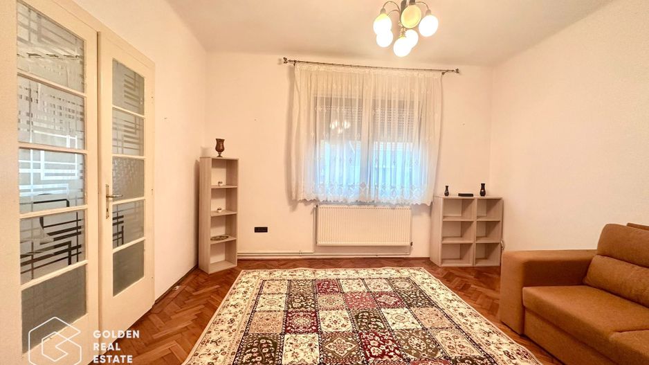 Casa centrala cu 3 camere, curte privata și gradina - Poză 4
