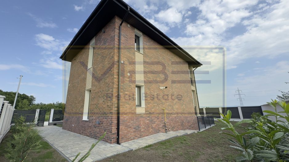 Casa individuala PREMIUM D+P+E 419mp teren, Miroslava - Poză 1