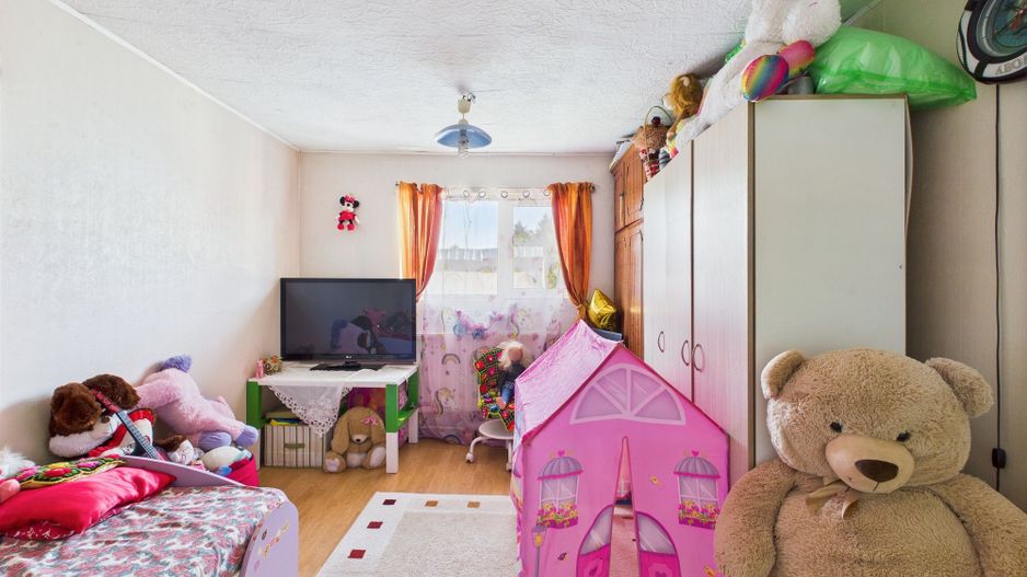 Casă cu 4 camere pe Bd. Laminorului – modernă și întreținută - Poză 14