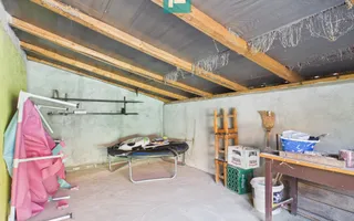 Casă spațioasă cu teren de 2.160 mp. Zerindu Mic - Poză 19