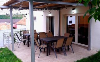 Casă 5 camere de închiriat | Ocna Sibiului, Curte - Poză 2