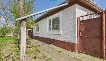 Casă cu 3 camere și 1047 mp în Peregu Mic