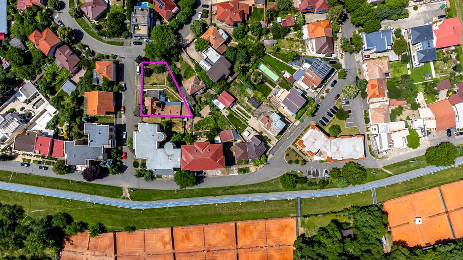 Proprietate cu teren generos în cea mai râvnită zonă a Aradului - Poză 3