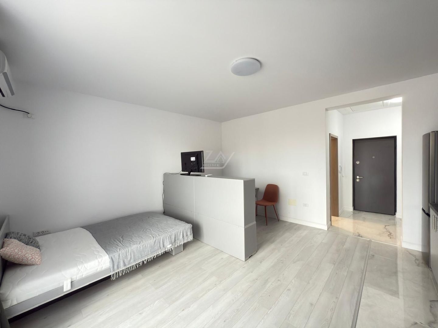 Apartament tip studio. Loc de depozitare in pod. Asfalt. - Poză 4