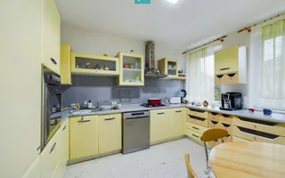 Casă situată Central în Dumbrăvița - Poză 11