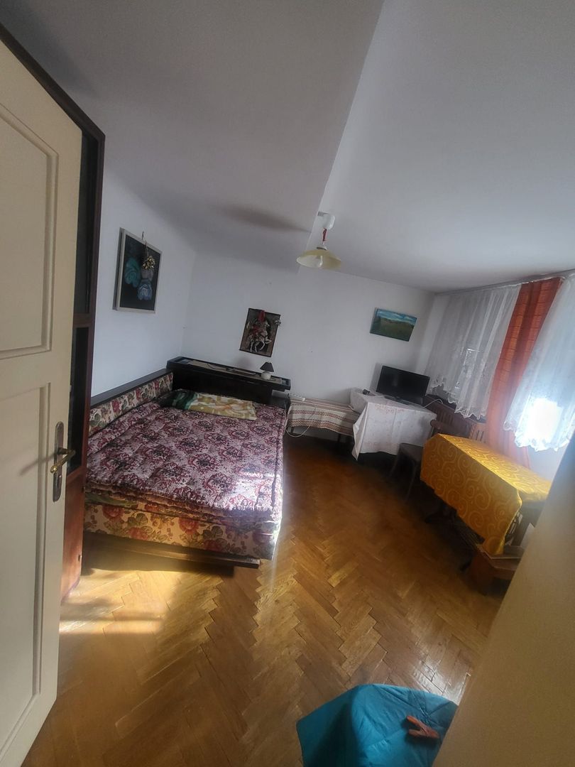 Vanzare Casa vintage 4 camere, curte proprie, centrala, garaj , Vatra Luminoasa - Poză 10