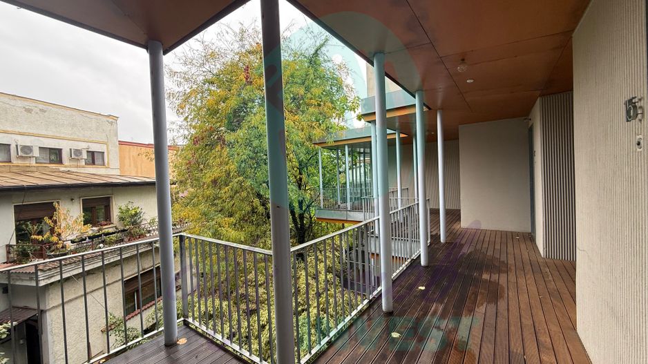 Apartament cu 2 camere, tip duplex, cu design industrial și personalitate - Poză 4