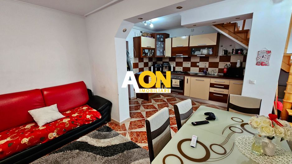 Apartament 3 camere, cu scara interioara, et.2, zona Kaufland Cetate - Poză 4