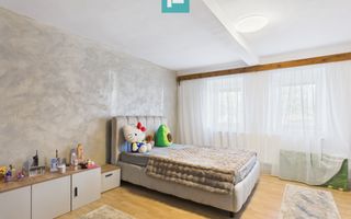 Casă spațioasă cu teren de 2.160 mp. Zerindu Mic - Poză 3